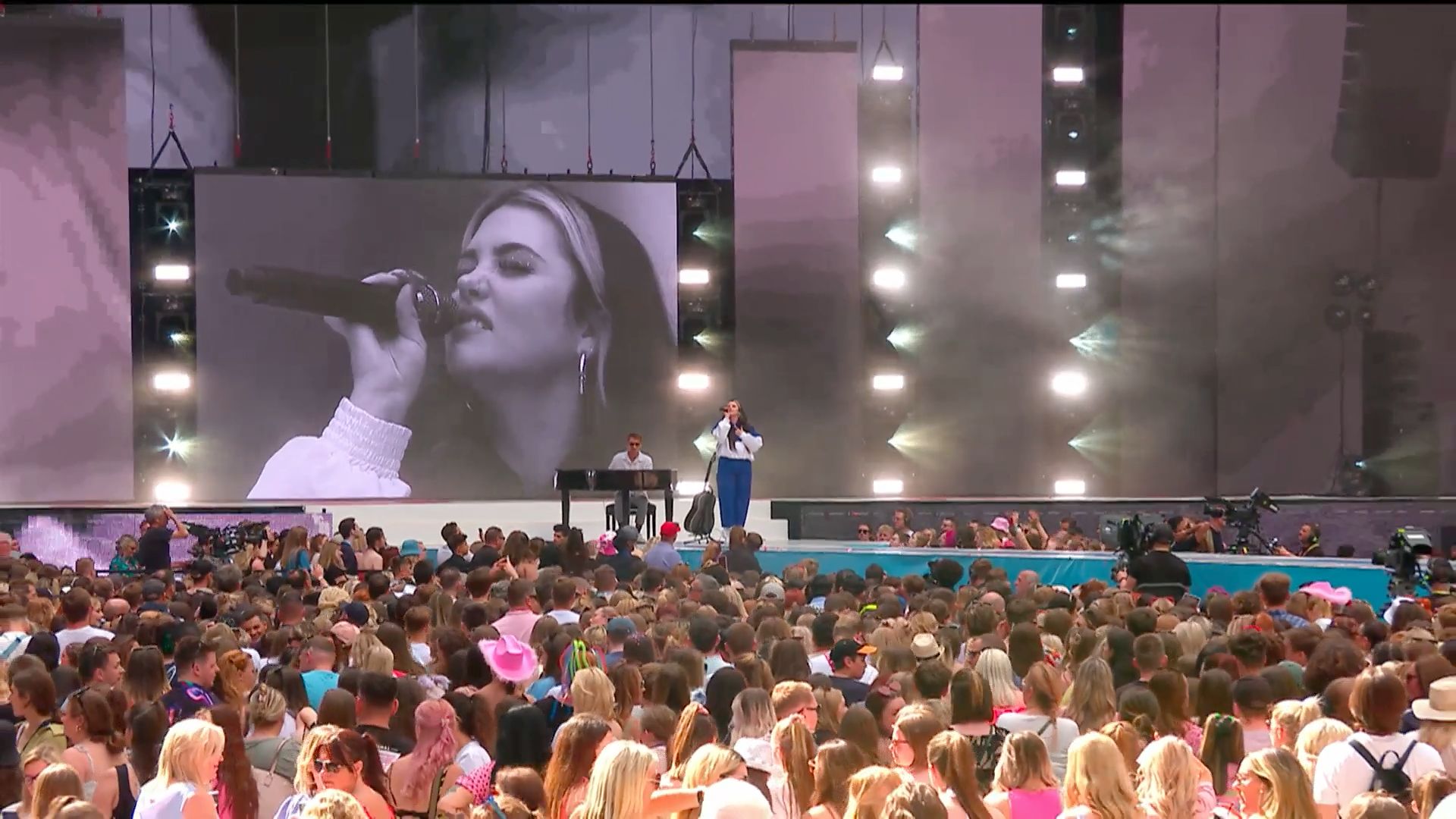 SUMMERTIME BALL 2022