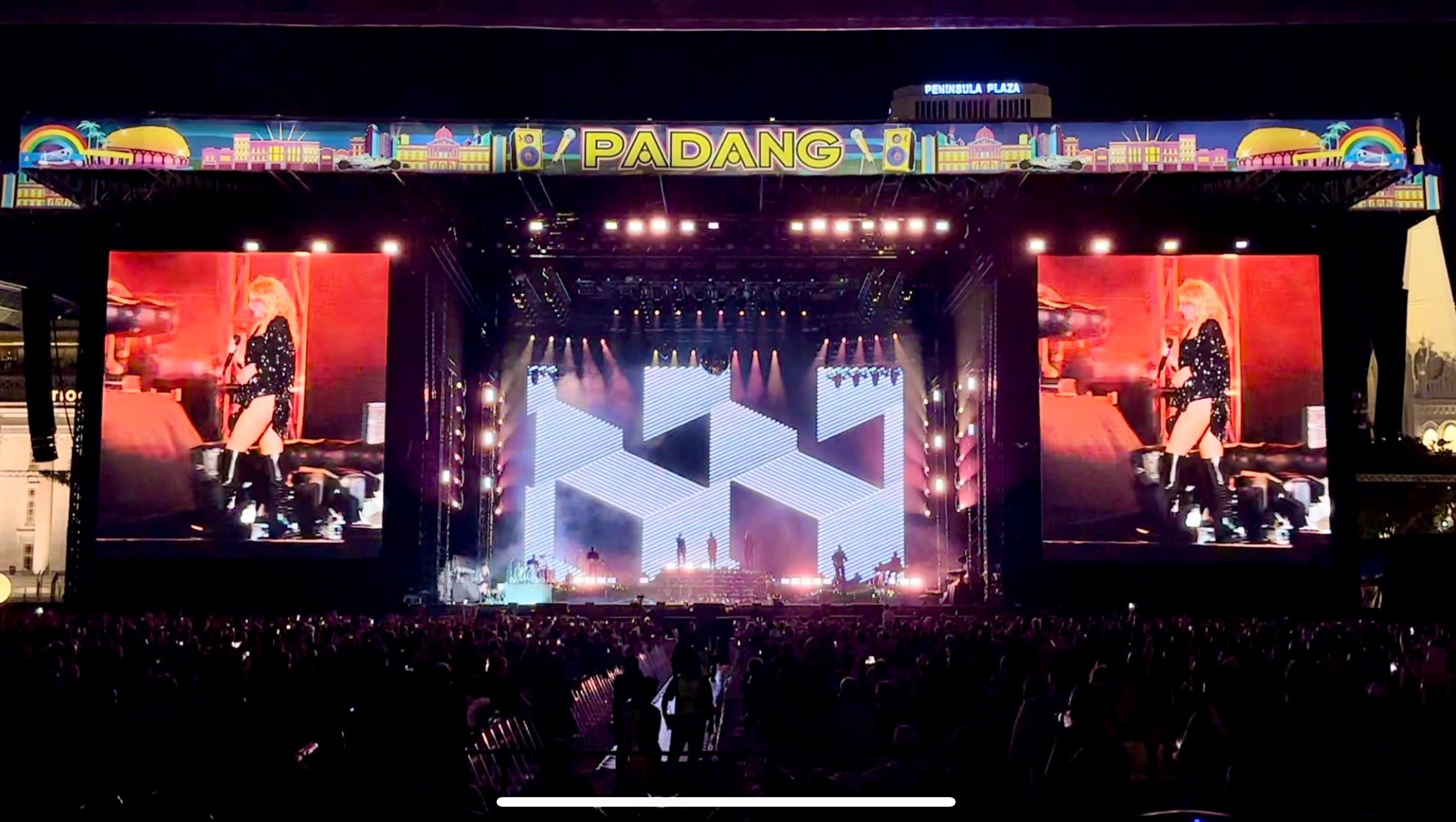 KYLIE – SINGAPORE GRAND PRIX